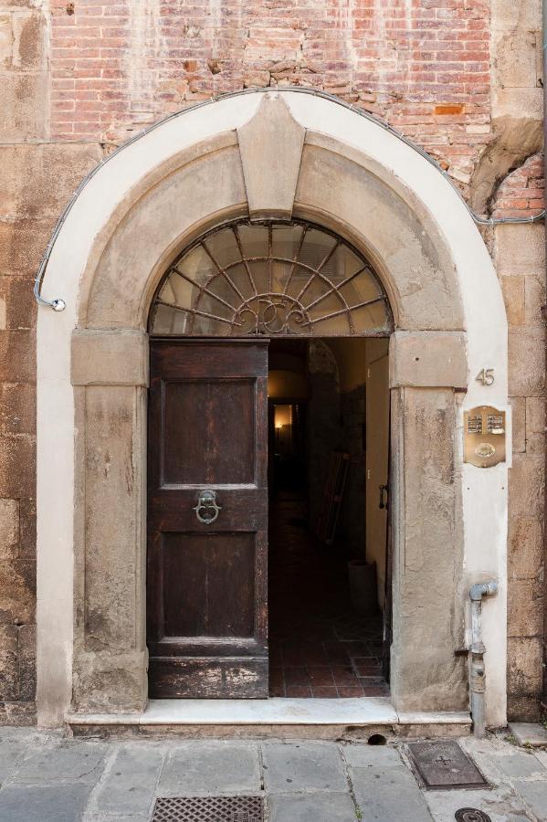Hostly - Garden House Near The Tower - Historical House With Private Garden Appartement Pisa Buitenkant foto